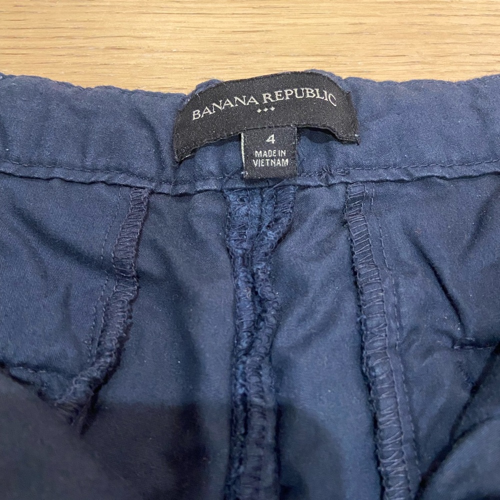 Banana Republic Patterned Navy Shorts, Size 4 - Picture 2 of 4